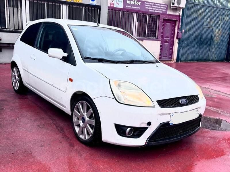 Usado Ford Fiesta Sport 90 CV (66 kW) 2006 Blanco Coupe