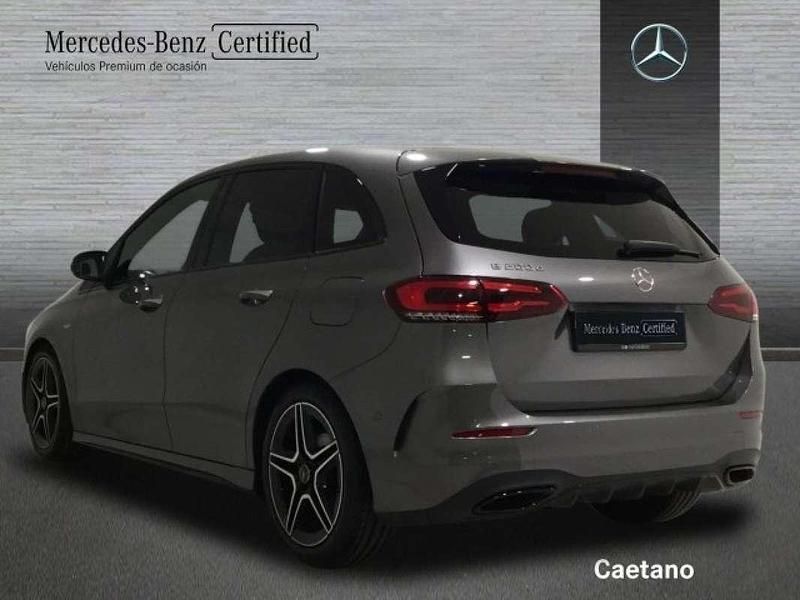 Usado Mercedes B200 150 CV (110 kW) 2021 Gris Monovolumen