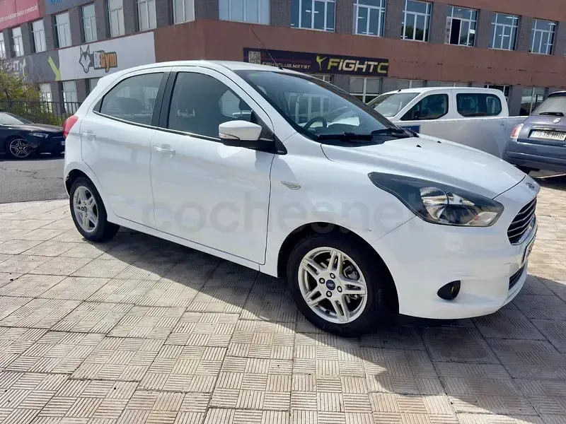 Usado Ford Ka Plus 85 CV (62 kW) 2017 Blanco Utilitario
