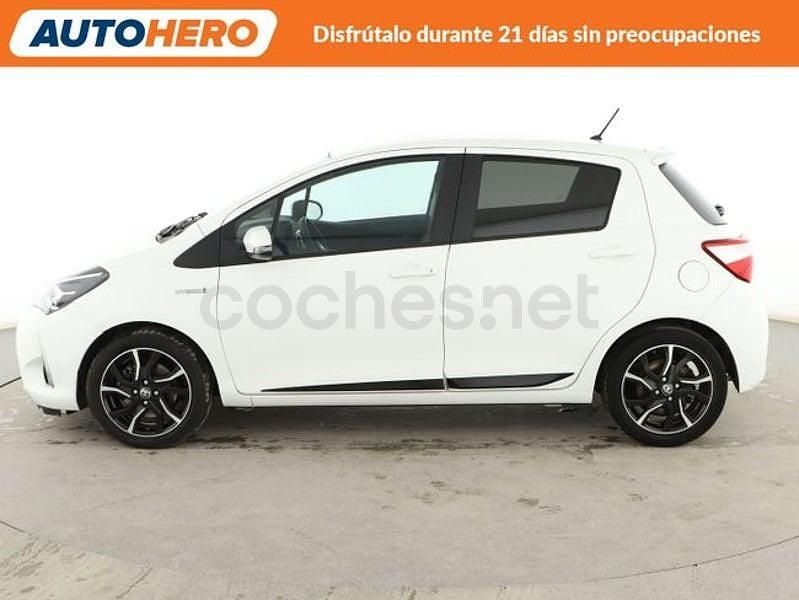 Usado Toyota Yaris Hybrid 101 CV (74 kW) 2017 Blanco Berlina
