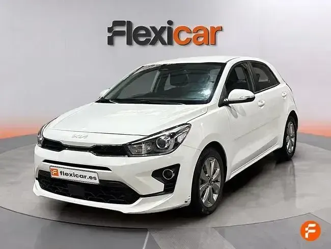 Usado Kia Rio 100 CV (73 kW) 2023 Blanco Berlina