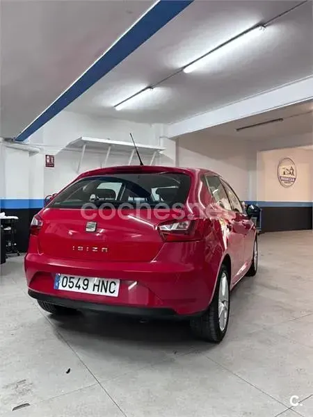 Usado Seat Ibiza Style 90 CV (66 kW) 2012 Rojo Berlina