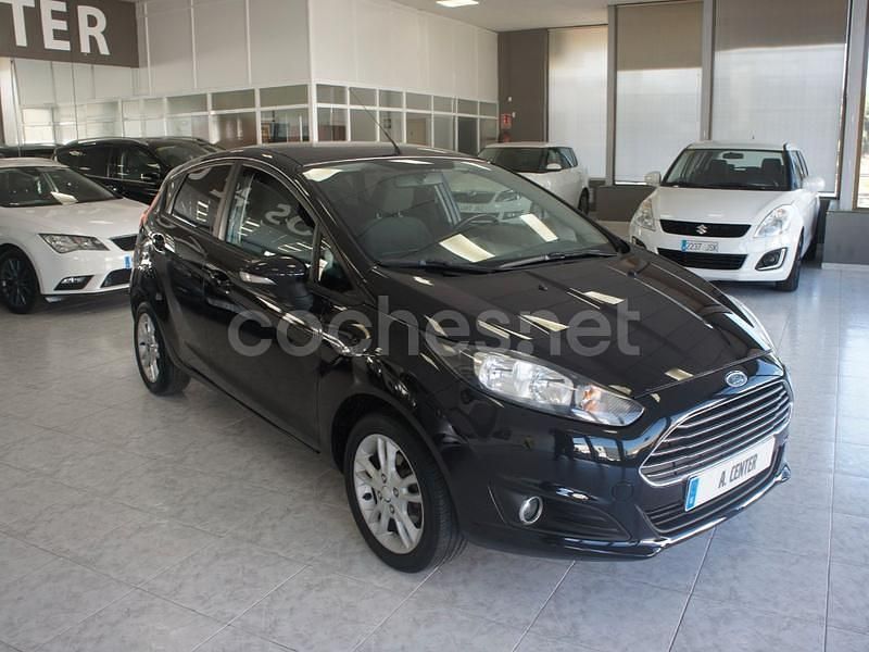 Usado Ford Fiesta Trend 82 CV (60 kW) 2015 Negro Utilitario