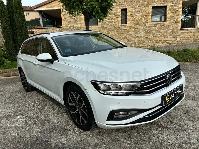 Begagnad VW Passat Executive 150 HK (110 kW) 2022 Vit Kombi