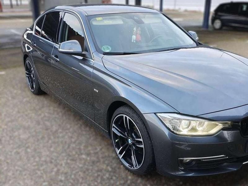 Käytetty BMW 320 Efficient Dynamics 163 HP (119 kW) 2015 Musta Sedan