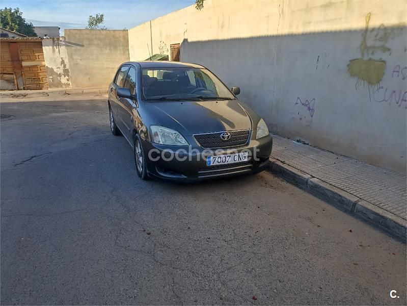 Gris / plata Usado 2003 Toyota Corolla Sol Berlina | 1900 € (Precio justo) - Imagen 1/4