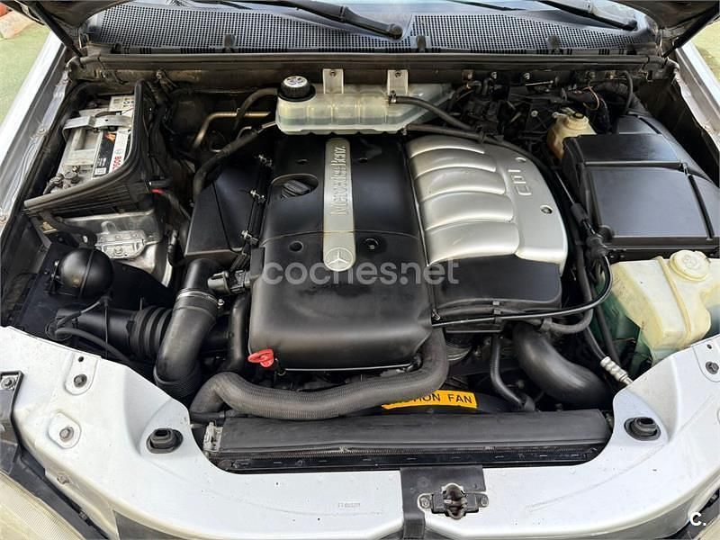 Usado Mercedes ML270 163 CV (119 kW) 2001 Gris / plata SUV