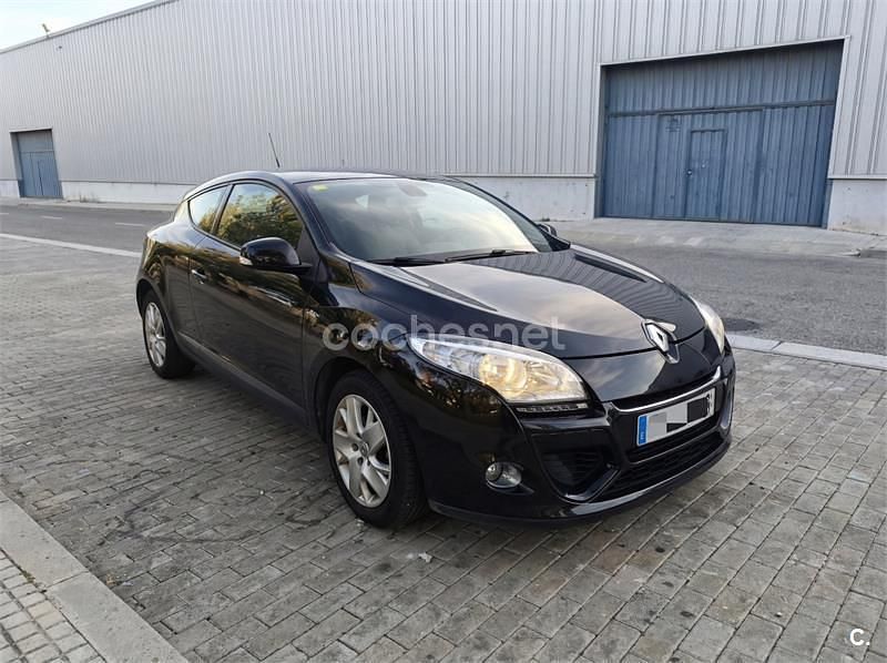 Usado Renault Mégane Dynamique 115 CV (84 kW) 2013 Negro Berlina