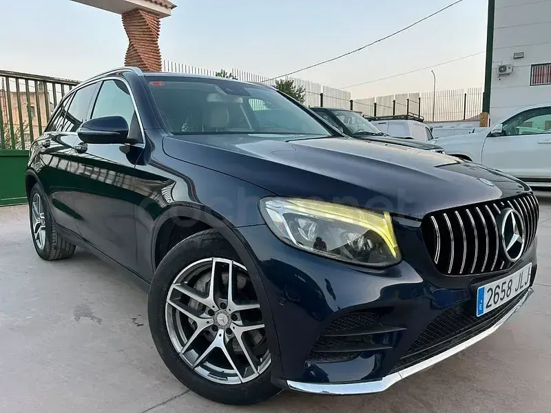 Usado Mercedes GLC220 AMG line 170 CV (125 kW) 2016 Azul SUV