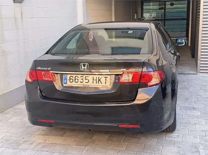 Usado Honda Accord Elegance 150 CV (110 kW) 2012 Gris / plata Berlina