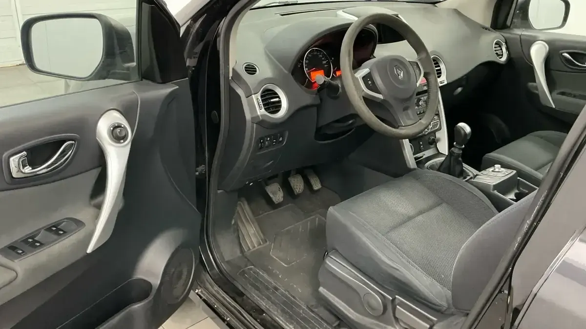 Usado Renault Koleos Dynamique 150 CV (110 kW) 2010 Negro SUV