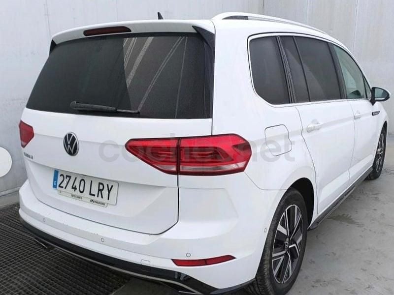 Usado VW Touran Sportline 150 CV (110 kW) 2021 Blanco Monovolumen