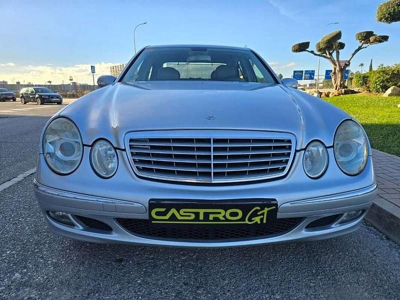 Usado Mercedes E280 Elegance 190 CV (139 kW) 2006 Gris / plata Berlina