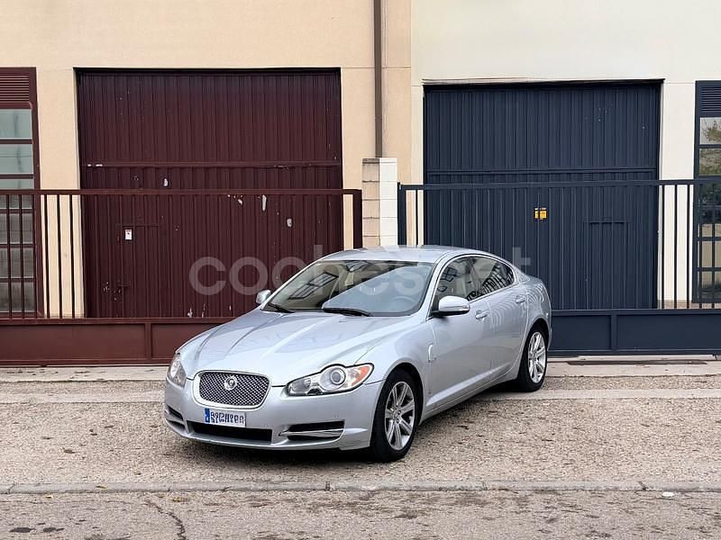Gris / plata Usado 2008 Jaguar XF Premium Luxury Berlina | 6990 € (Buen precio) - Imagen 1/4