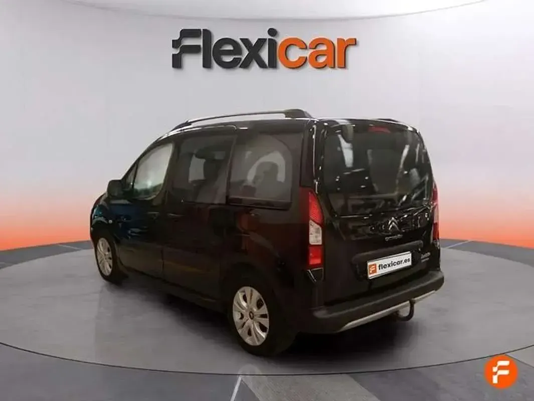 Usado Citroën Berlingo Feel 110 CV (80 kW) 2016 Negro Monovolumen