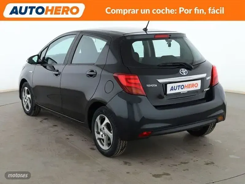 Usado Toyota Yaris Hybrid Active 101 CV (74 kW) 2017 Negro Berlina