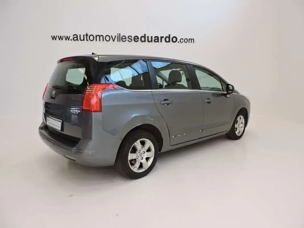 Usado Peugeot 5008 Premium 150 CV (110 kW) 2011 Gris Monovolumen