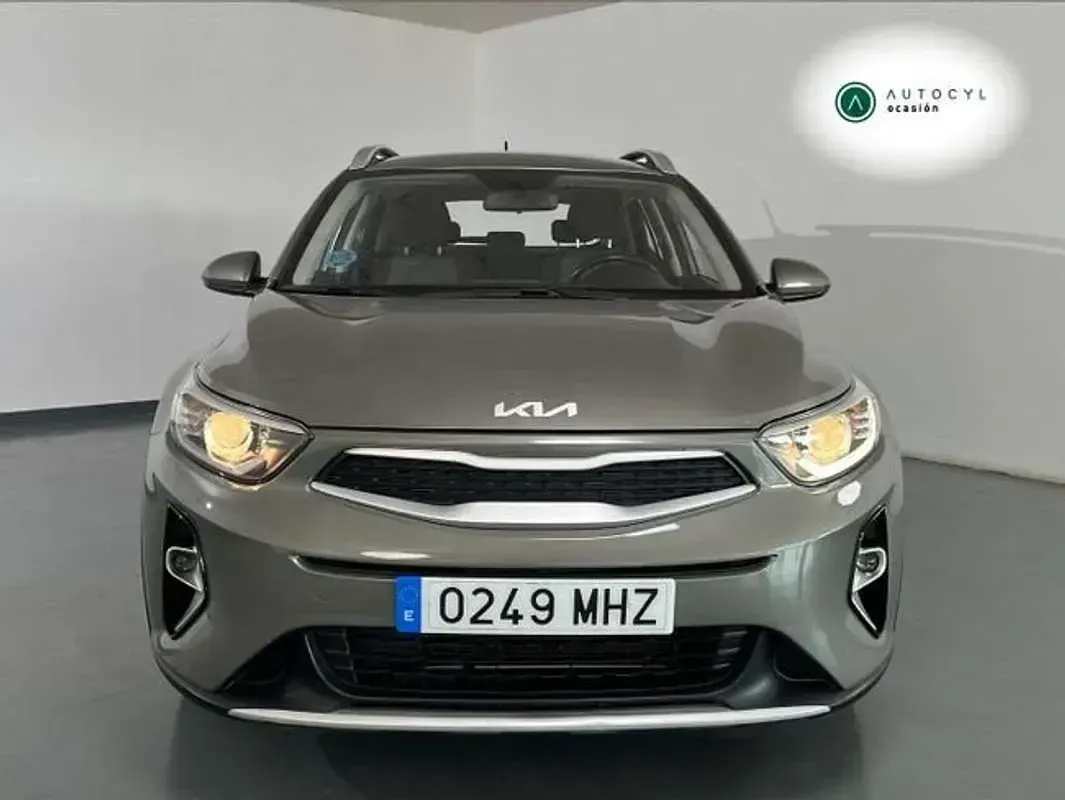 Usado Kia Stonic 84 CV (61 kW) 2023 Verde SUV