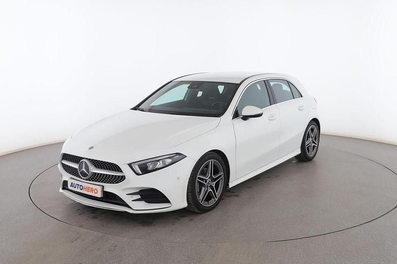 Usado Mercedes A180 AMG line 136 CV (100 kW) 2019 Blanco Utilitario