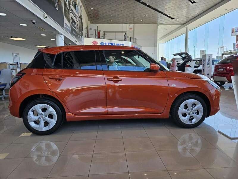 Usado Suzuki Swift 83 CV (61 kW) 2024 Naranja Utilitario