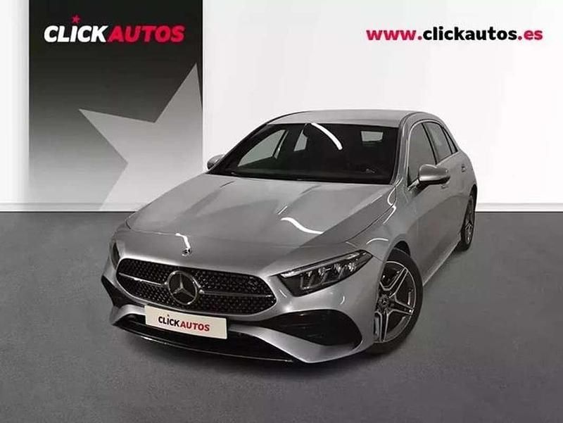 Plateado Usado 2024 Mercedes A180 AMG line Berlina | 26.200 € (Buen precio) - Imagen 1/4