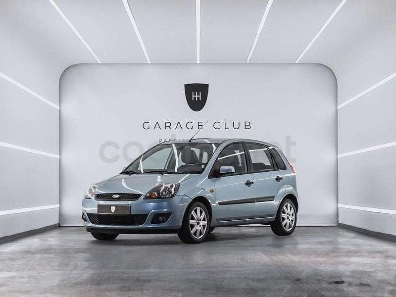 Usado Ford Fiesta 100 CV (73 kW) 2007 Azul Utilitario