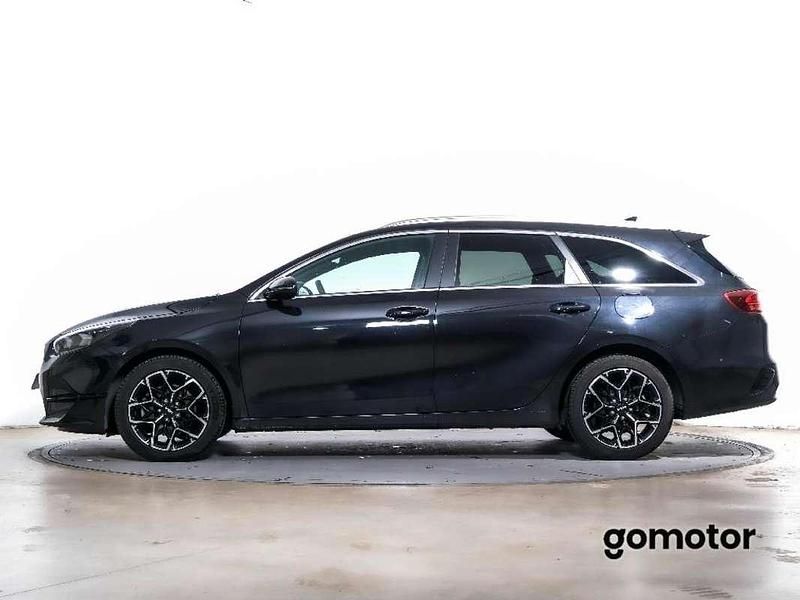 Usado Kia Ceed Style 101 CV (74 kW) 2025 Negro Utilitario