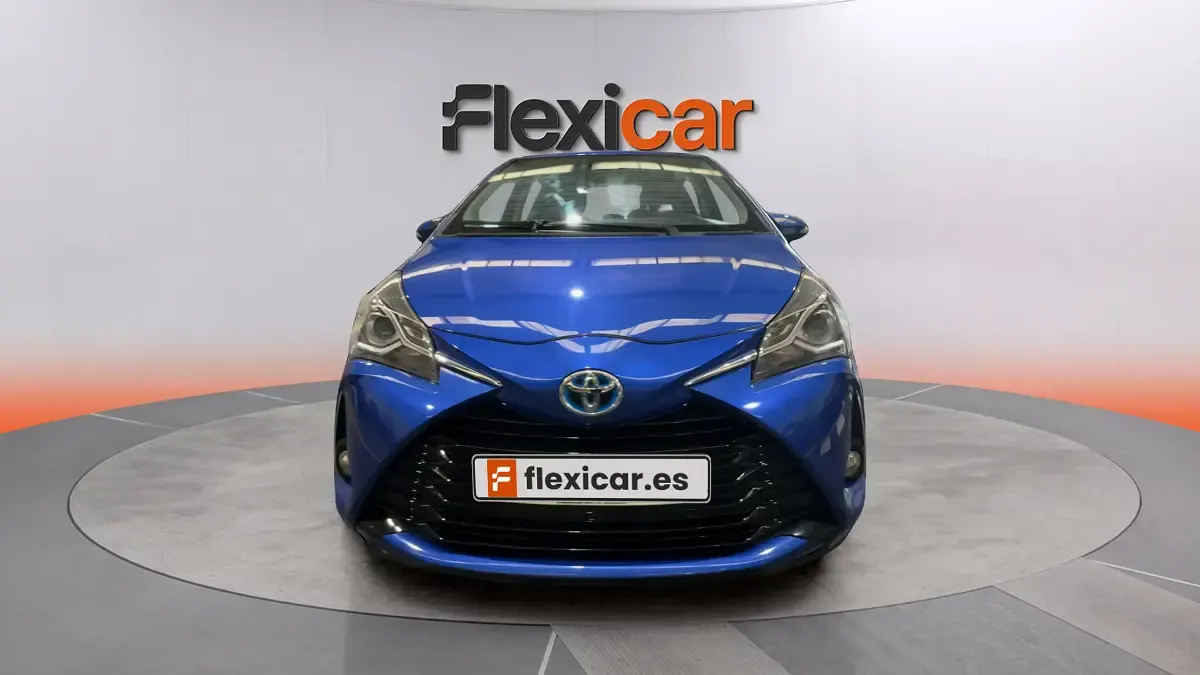 Usado Toyota Yaris Hybrid Business Edition 116 CV (85 kW) 2020 Azul Berlina