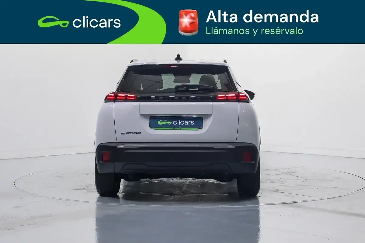 Usado Peugeot e-2008 Allure 114 kW (156 CV) 2025 Blanco SUV