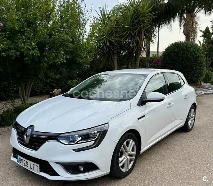 Usado Renault Mégane LIMITED 115 CV (84 kW) 2020 Blanco Berlina