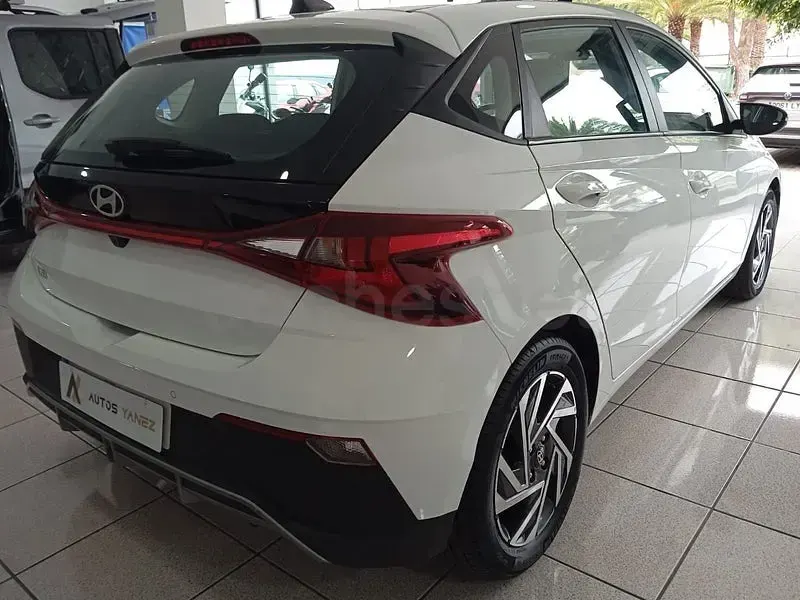Usado Hyundai i20 100 CV (73 kW) 2024 Blanco Utilitario