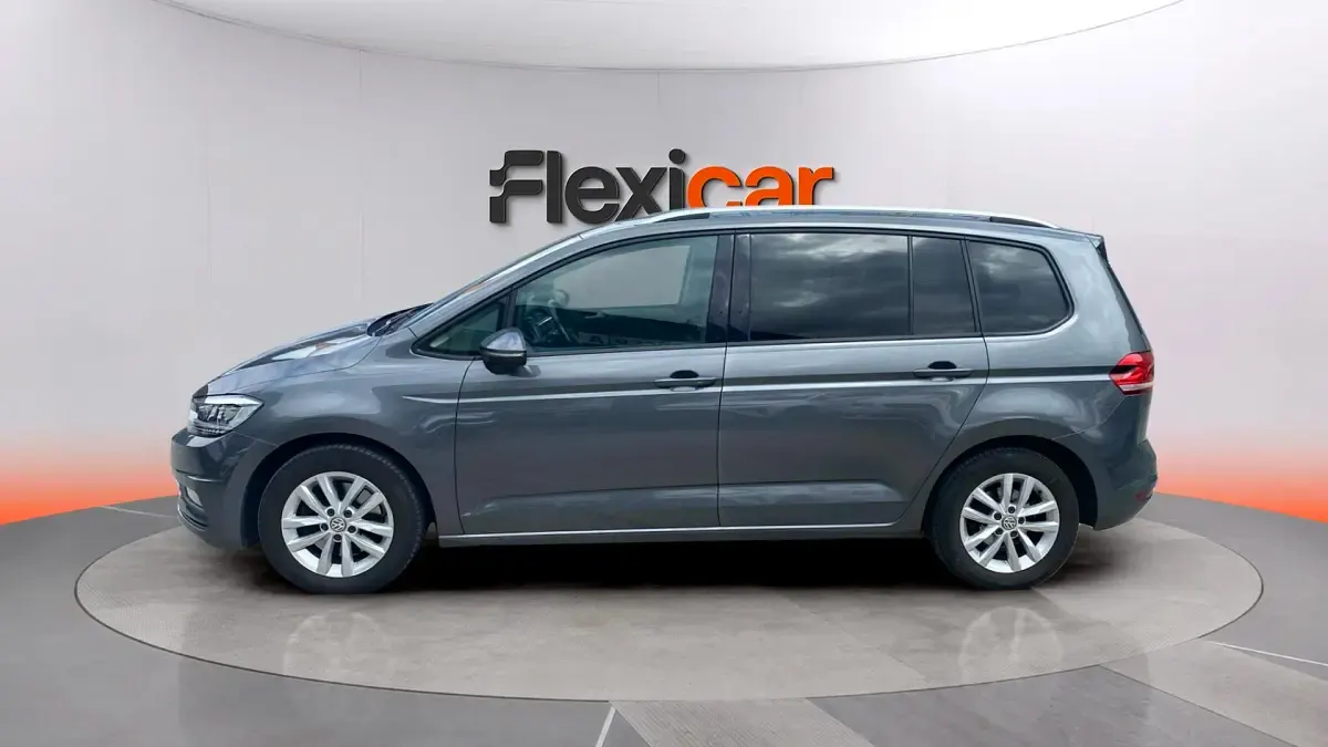 Usado VW Touran Advance 150 CV (110 kW) 2019 Gris Monovolumen