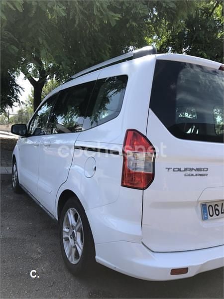 Blanco Usado 2015 Ford Tourneo Courier Ambiente Monovolumen | 8900 € (Un poco caro) - Imagen 1/4