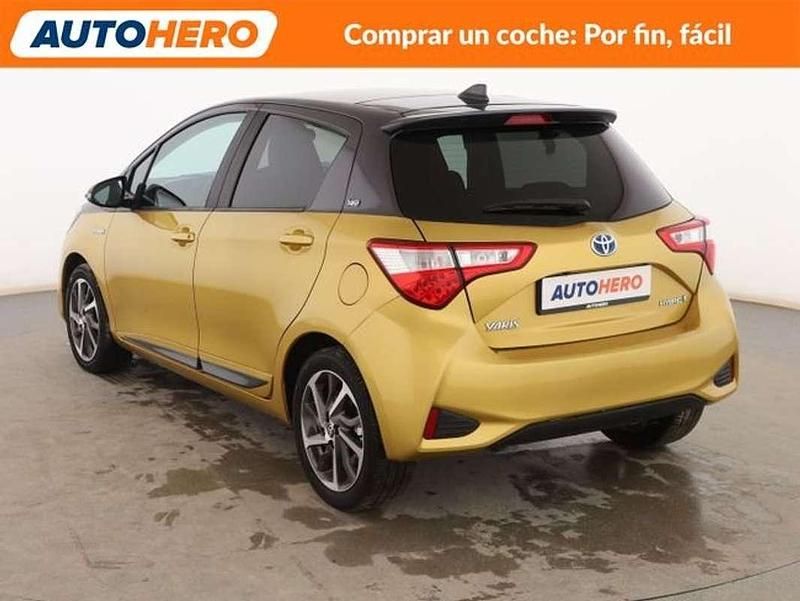 Usado Toyota Yaris Hybrid 101 CV (74 kW) 2019 Amarillo Berlina