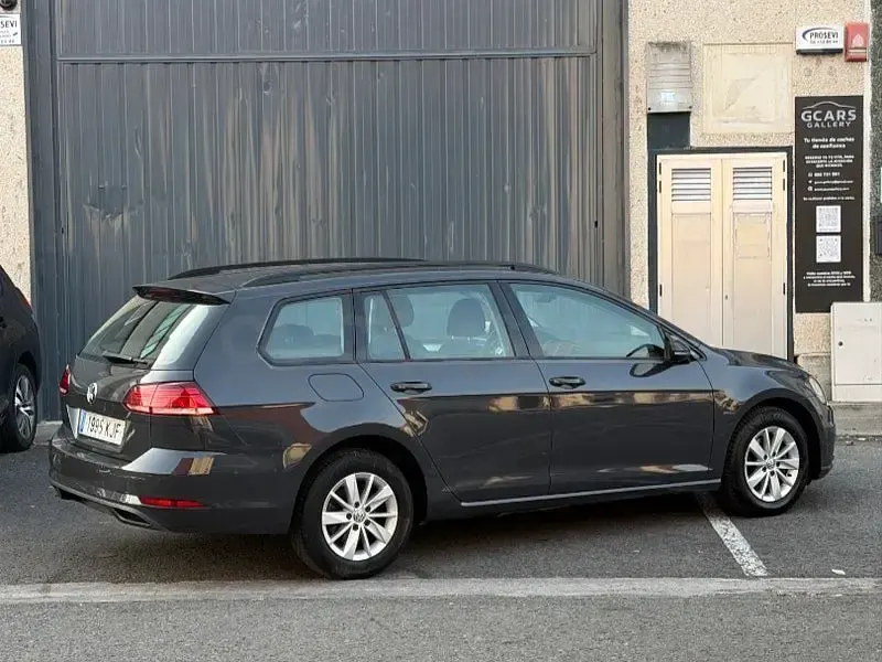 Usado VW Golf VII Advance 115 CV (84 kW) 2018 Gris / plata Familiar
