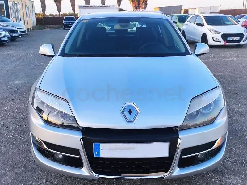 Usado Renault Laguna III Dynamique 110 CV (80 kW) 2011 Gris / plata Berlina