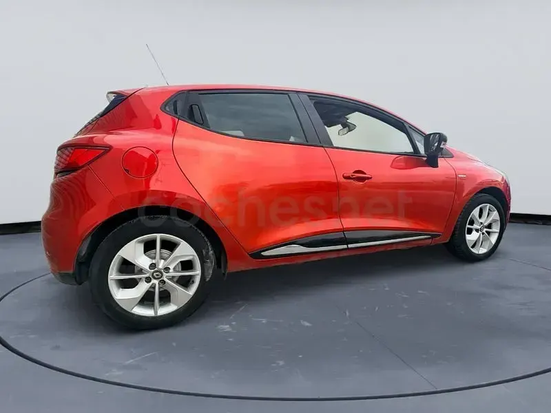 Usado Renault Clio IV Dynamique 95 CV (69 kW) 2015 Rojo Berlina