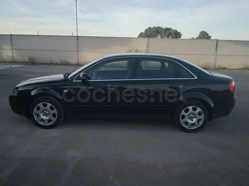 Usado Audi A4 130 CV (95 kW) 2004 Verde Berlina