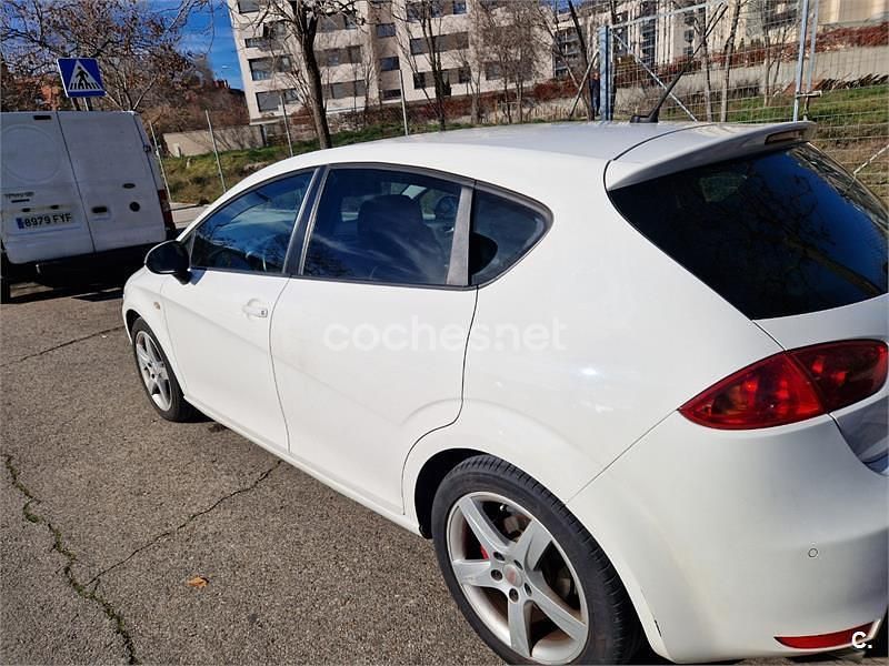Usado Seat Leon Sport 140 CV (102 kW) 2010 Blanco Utilitario