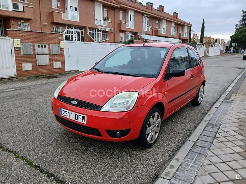 Rojo Usado 2004 Ford Fiesta Coupe | 1250 € (Buen precio) - Imagen 1/4
