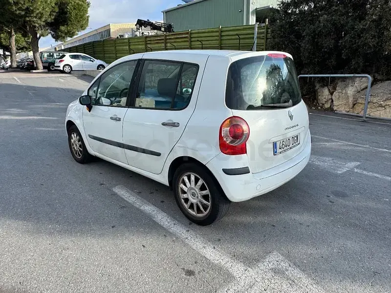 Usado Renault Modus Dynamique 80 CV (58 kW) 2005 Blanco Monovolumen