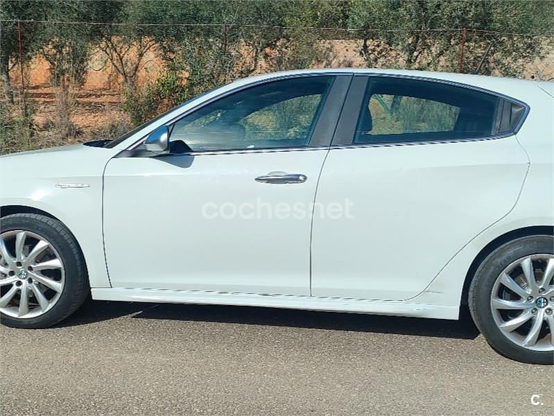 Usado Alfa Romeo Giulietta Distinctive 105 CV (77 kW) 2010 Blanco Berlina