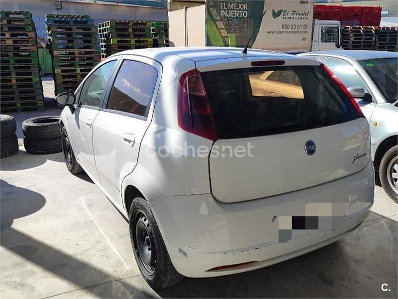 Usado Fiat Grande Punto Dynamic 75 CV (55 kW) 2006 Blanco Utilitario