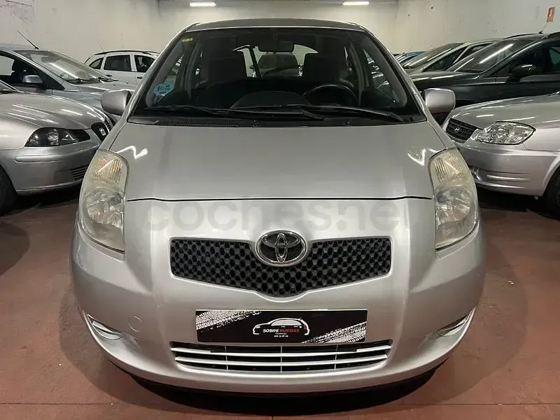 Usado Toyota Yaris Sol 87 CV (63 kW) 2006 Gris / plata Berlina