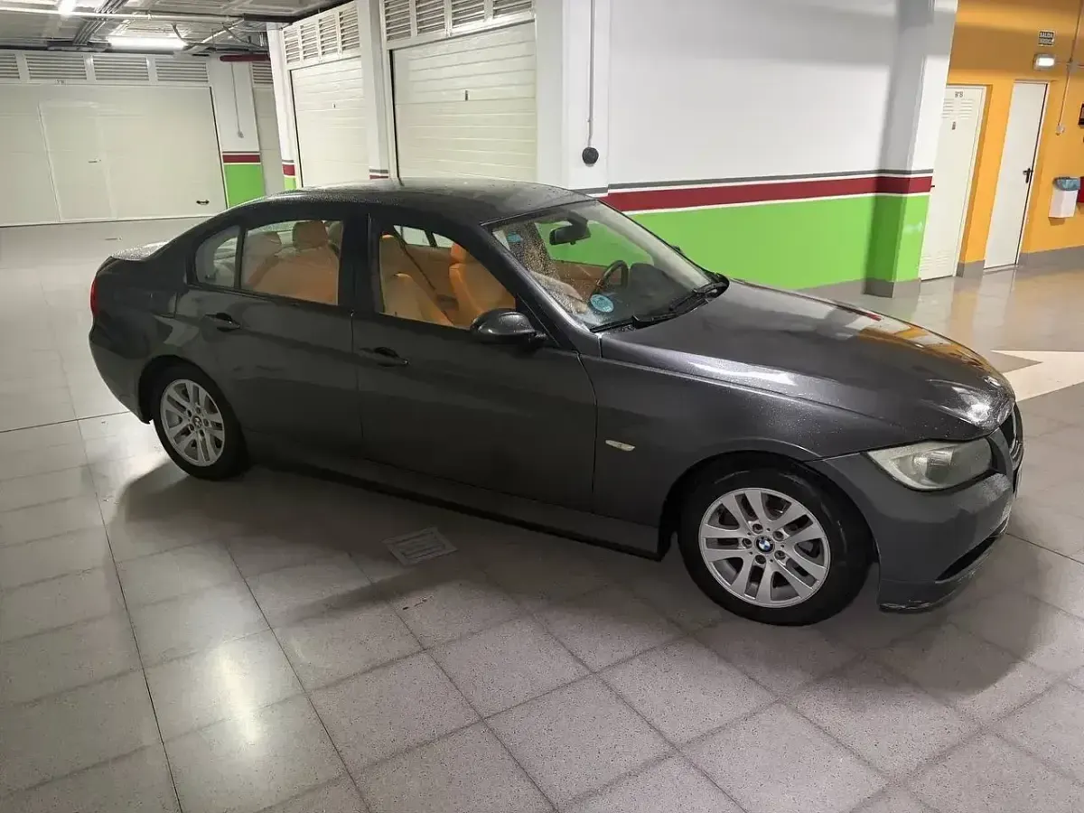 Käytetty BMW 320 170 HP (125 kW) 2007 Harmaa Sedan