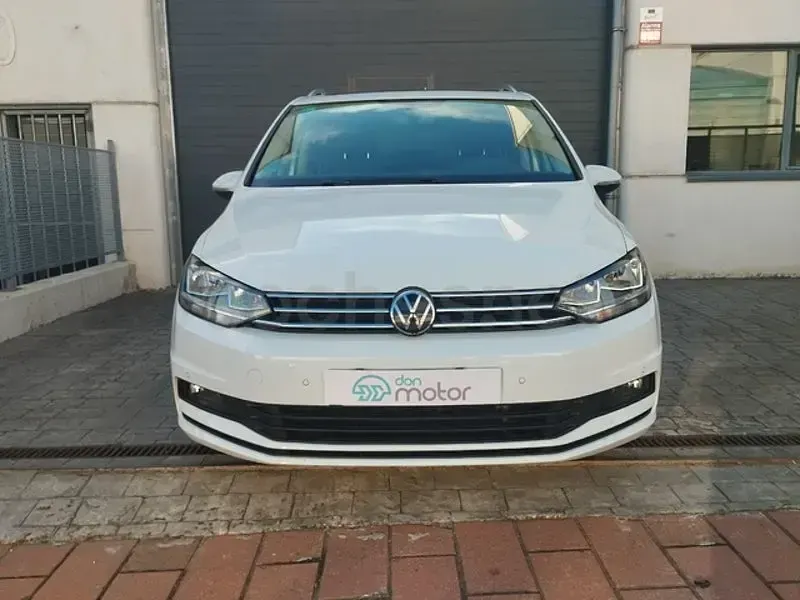 Usado VW Touran Advance 150 CV (110 kW) 2022 Blanco Monovolumen