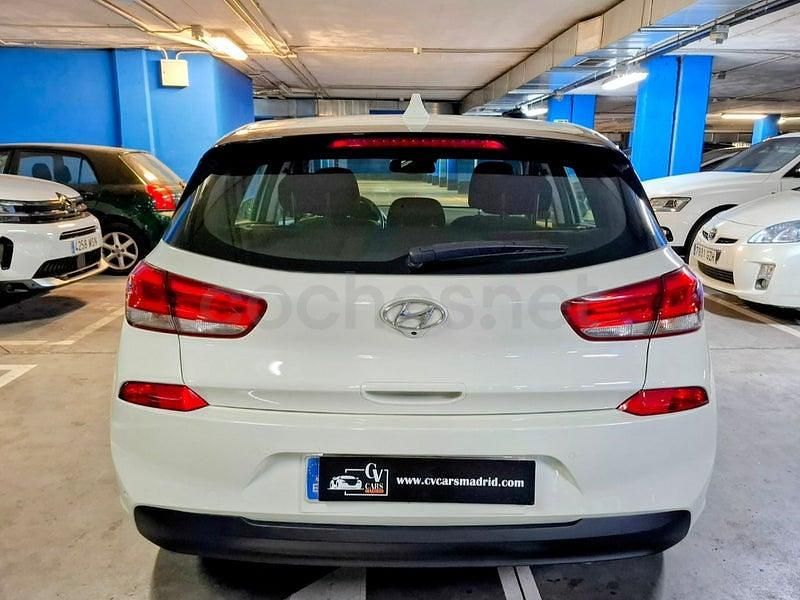 Usado Hyundai i30 110 CV (80 kW) 2017 Blanco Berlina