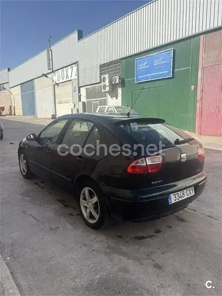 Usado Seat Leon 105 CV (77 kW) 2004 Negro Utilitario