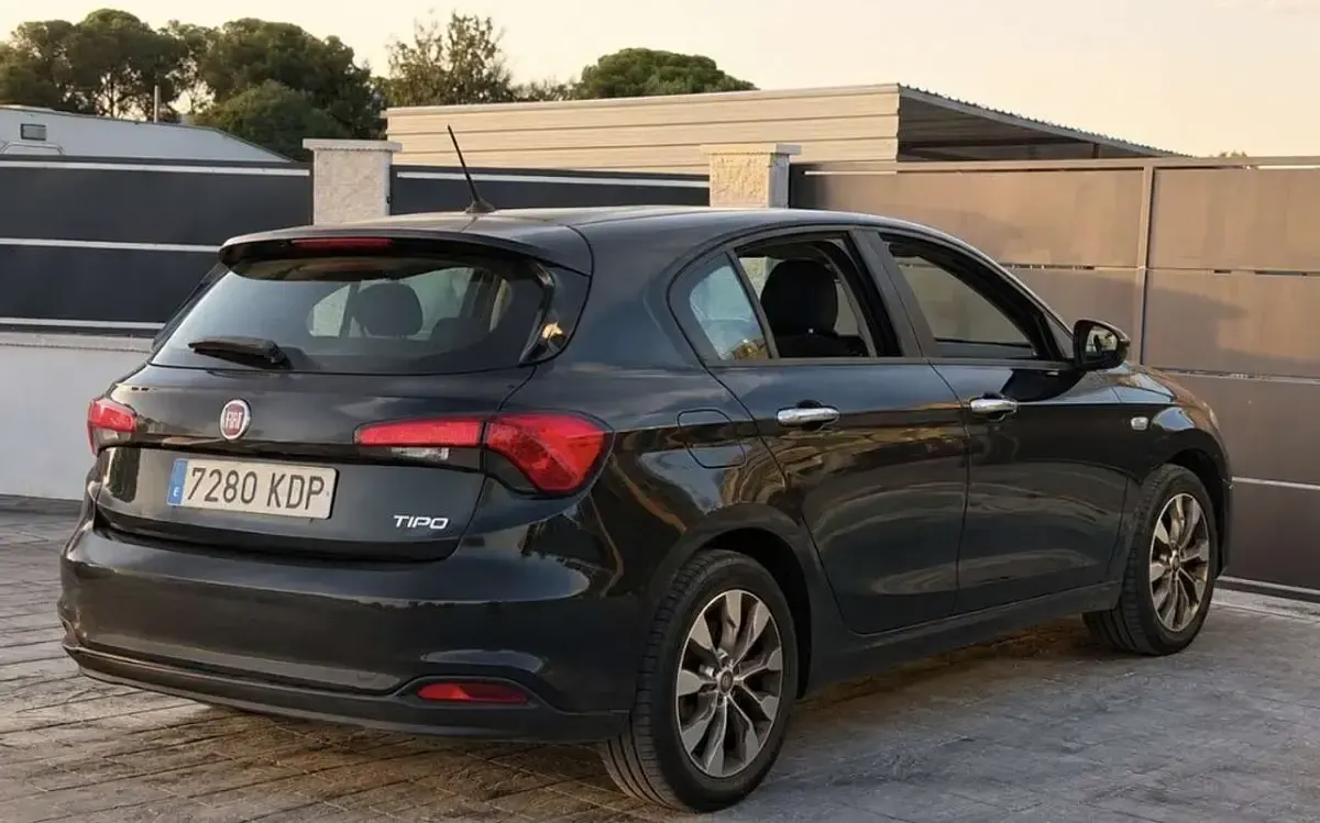 Usado Fiat Tipo Business 95 CV (69 kW) 2017 Negro Utilitario