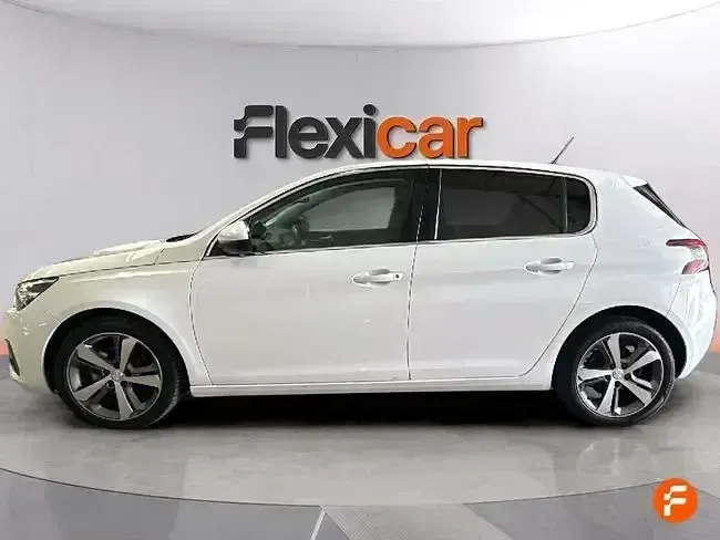 Usado Peugeot 308 Allure 130 CV (95 kW) 2018 Blanco Berlina